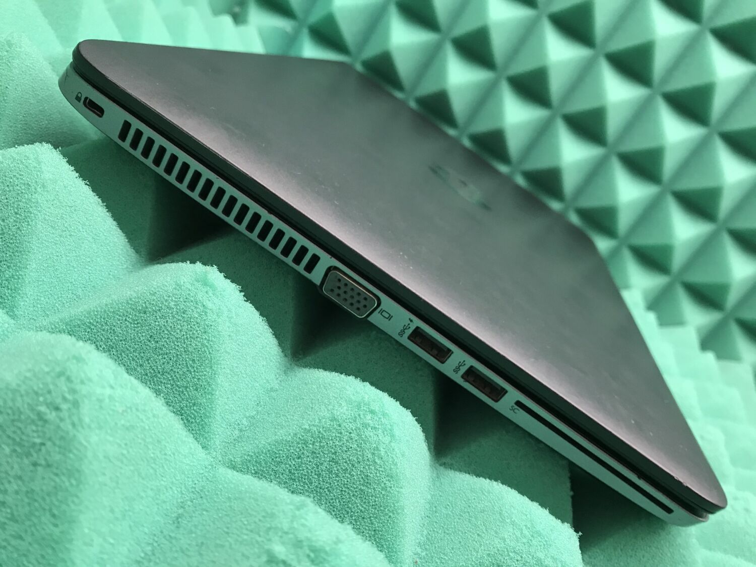 Ультрабук Б-клас HP EliteBook 840 G2 / 14" (1920x1080) IPS / Intel Core i7-5600U (2 (4) ядра по 2.6 -3.2 GHz) / 8 GB DDR3 / 128 GB SSD / Intel HD Graphics 5500 / Fingerprint / DisplayPort - Зображення 7