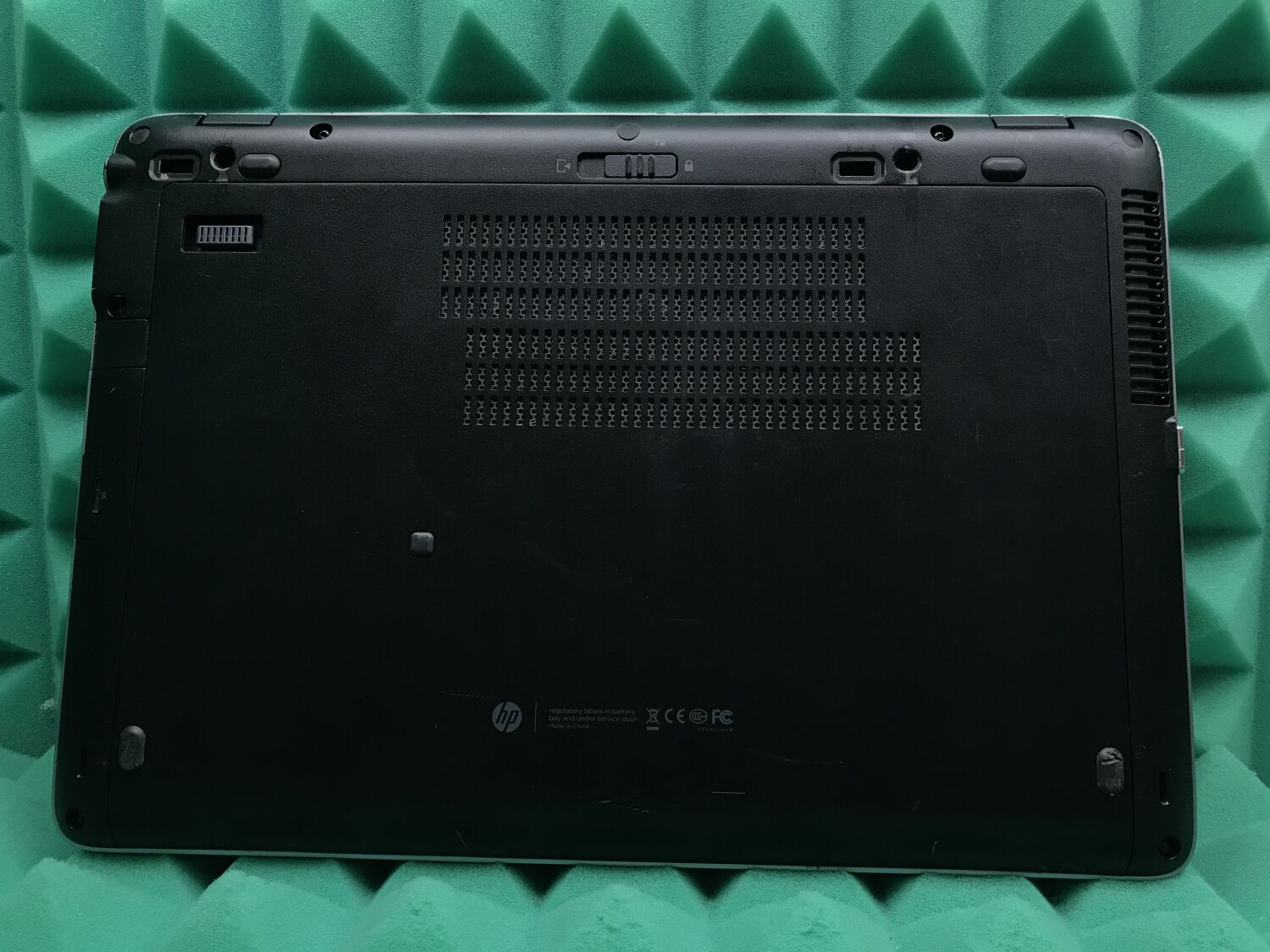 Ультрабук Б-клас HP EliteBook 840 G2 / 14" (1920x1080) IPS / Intel Core i7-5600U (2 (4) ядра по 2.6 -3.2 GHz) / 8 GB DDR3 / 128 GB SSD / Intel HD Graphics 5500 / Fingerprint / DisplayPort - Зображення 6