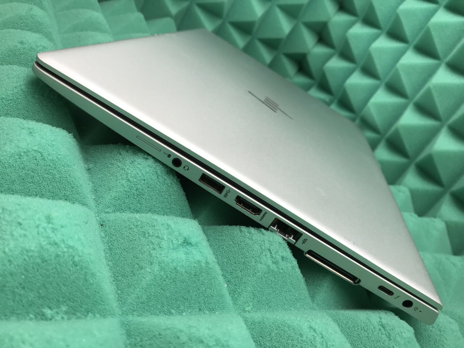 Ультрабук Б-клас HP EliteBook 840 G5 / 14" (1920x1080) IPS / Intel Core i5-8350U (4 (8) ядра по 1.7 - 3.6 GHz) / 16 GB DDR4 / 256 GB SSD M.2 / Intel UHD Graphics 620 / USB 3.1 / HDMI - Зображення 6