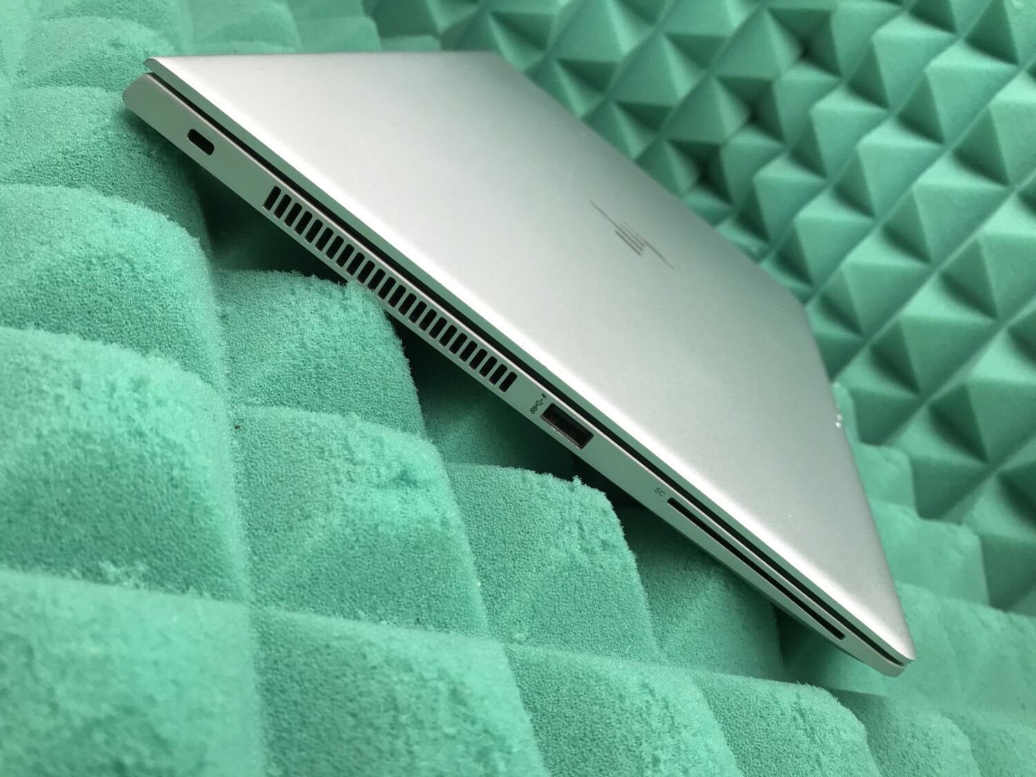 Ультрабук Б-клас HP EliteBook 840 G5 / 14" (1920x1080) IPS / Intel Core i5-8350U (4 (8) ядра по 1.7 - 3.6 GHz) / 16 GB DDR4 / 256 GB SSD M.2 / Intel UHD Graphics 620 / USB 3.1 / HDMI - Зображення 5