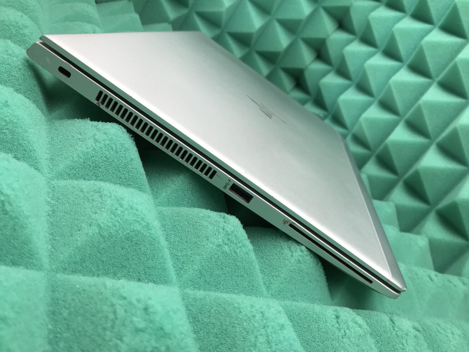 Ультрабук Б-клас HP EliteBook 840 G5 / 14" (1920x1080) IPS / Intel Core i5-8350U (4 (8) ядра по 1.7 - 3.6 GHz) / 16 GB DDR4 / 256 GB SSD M.2 / Intel UHD Graphics 620 / WebCam / Fingerprint / USB 3.1 / HDMI - Зображення 7