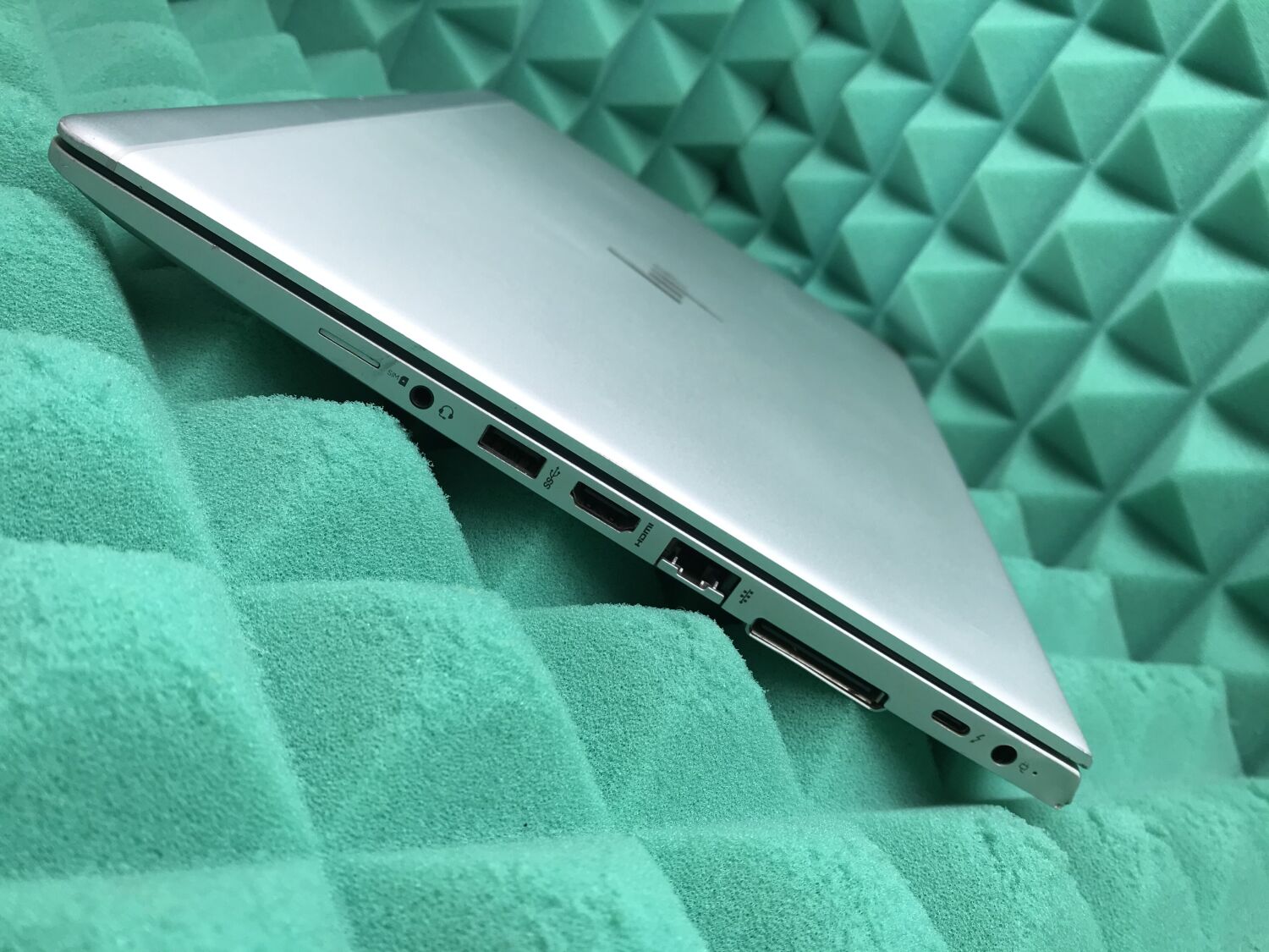 Ультрабук Б-клас HP EliteBook 840 G5 / 14" (1920x1080) IPS / Intel Core i5-8350U (4 (8) ядра по 1.7 - 3.6 GHz) / 16 GB DDR4 / 256 GB SSD M.2 / Intel UHD Graphics 620 / WebCam / Fingerprint / USB 3.1 / HDMI - Зображення 8