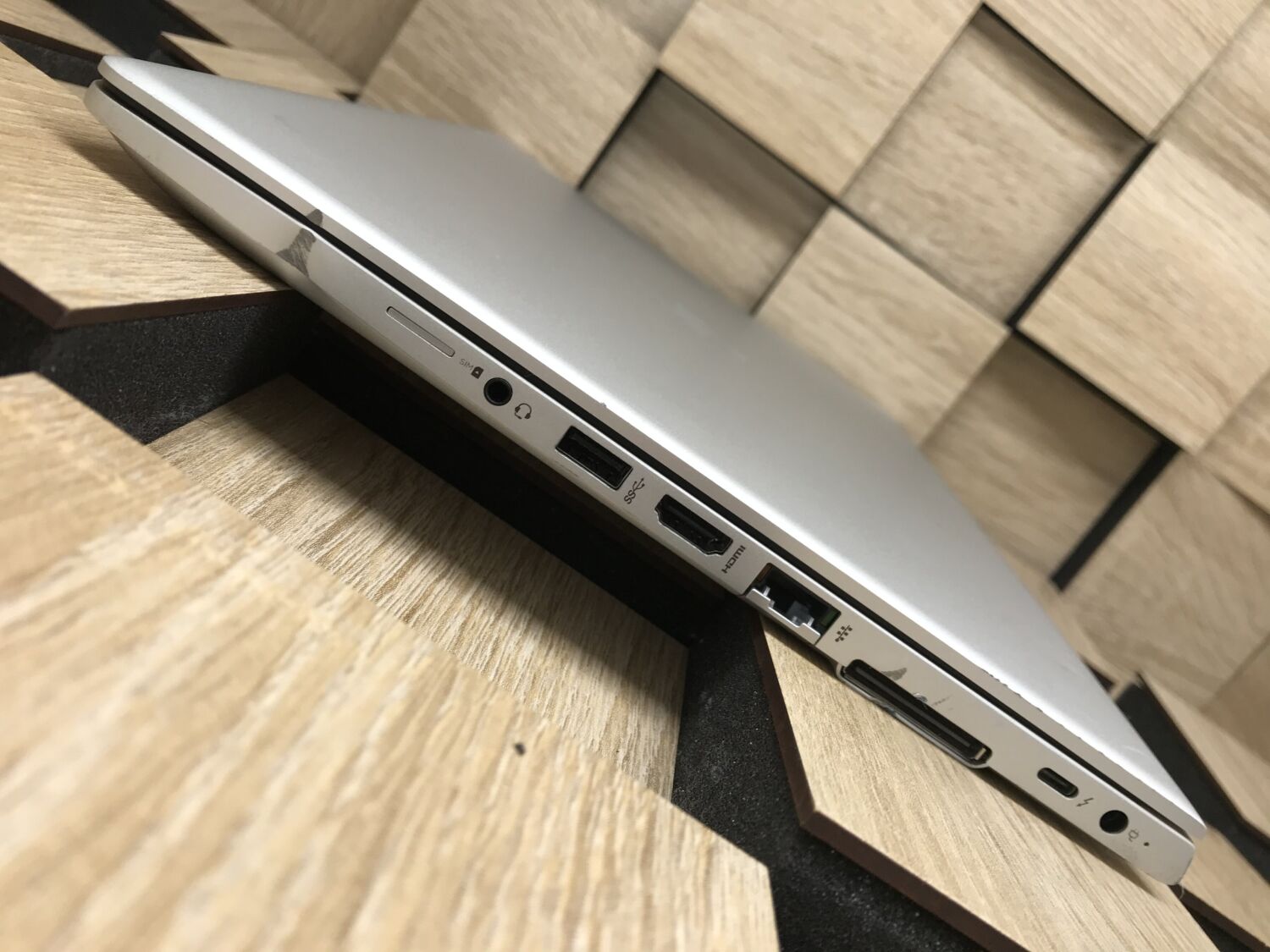 Ультрабук Б-клас HP EliteBook 840 G5 / 14" (1920x1080) IPS / Intel Core i5-8350U (4 (8) ядра по 1.7 - 3.6 GHz) / 8 GB DDR4 / 256 GB SSD M.2 / Intel UHD Graphics 620 / USB 3.1 / HDMI - Зображення 6
