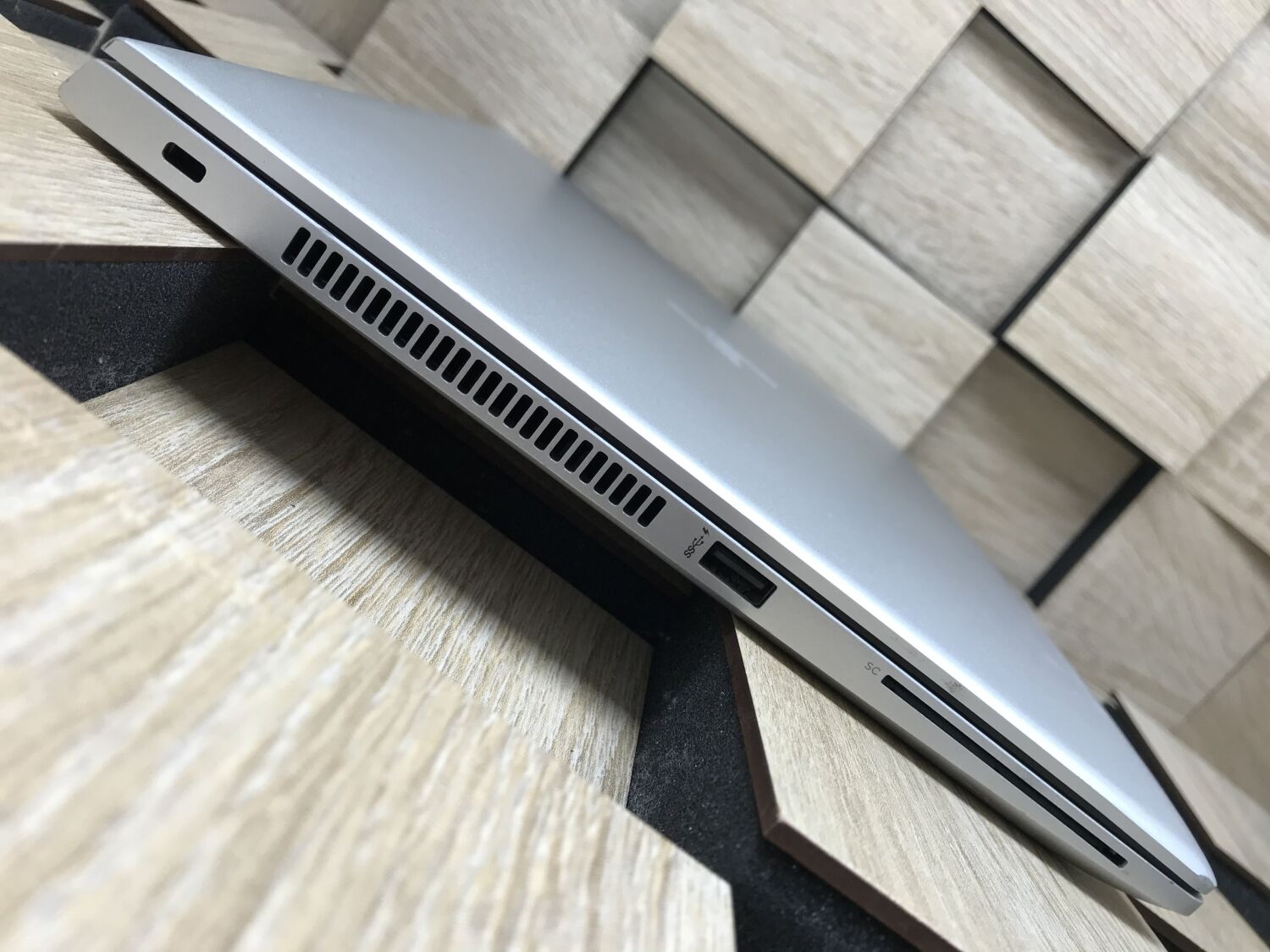 Ультрабук Б-клас HP EliteBook 840 G5 / 14" (1920x1080) IPS / Intel Core i5-8350U (4 (8) ядра по 1.7 - 3.6 GHz) / 8 GB DDR4 / 256 GB SSD M.2 / Intel UHD Graphics 620 / WebCam / Fingerprint / HDMI - Зображення 6