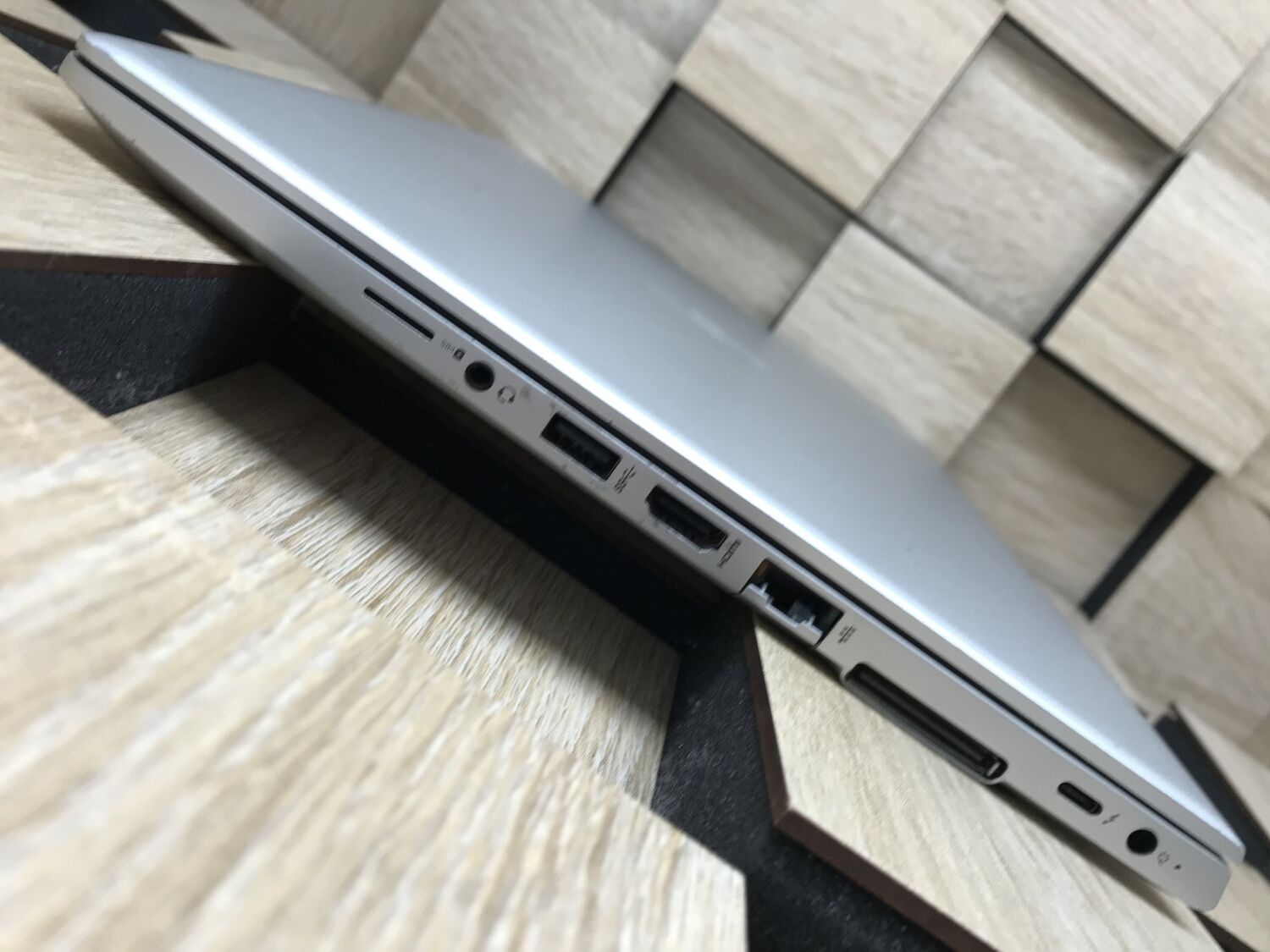 Ультрабук Б-клас HP EliteBook 840 G5 / 14" (1920x1080) IPS / Intel Core i5-8350U (4 (8) ядра по 1.7 - 3.6 GHz) / 8 GB DDR4 / 256 GB SSD M.2 / Intel UHD Graphics 620 / WebCam / Fingerprint / HDMI - Зображення 7