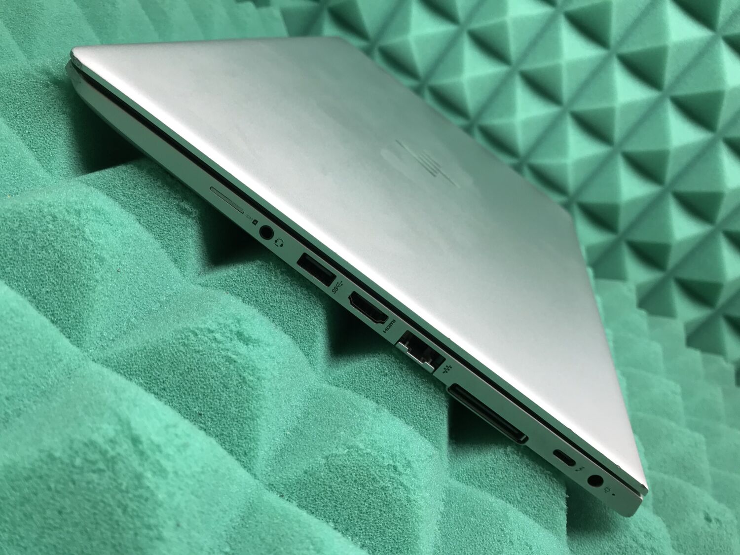 Ультрабук Б-клас HP EliteBook 840 G5 / 14" (1920x1080) IPS / Intel Core i5-8350U (4 (8) ядра по 1.7 - 3.6 GHz) / 8 GB DDR4 / 256 GB SSD M.2 / Intel UHD Graphics 620 / WebCam / Fingerprint / USB 3.1 / HDMI - Зображення 8