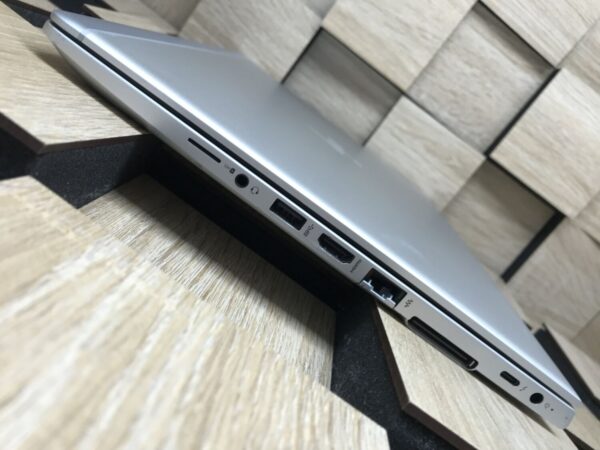 Ультрабук Б-клас HP EliteBook 840 G5 / 14" (1920x1080) IPS / Intel Core i5-8350U (4 (8) ядра по 1.7 - 3.6 GHz) / 8 GB DDR4 / 256 GB SSD M.2 / Intel UHD Graphics 620 / WebCam / HDMI - Зображення 6