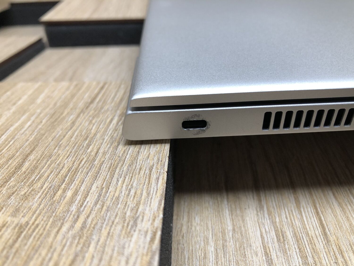 Ультрабук Б-клас HP EliteBook 840 G5 / 14" (1920x1080) IPS / Intel Core i7-8650U (4 (8) ядра по 1.9 - 4.2 GHz) / 8 GB DDR4 / 256 GB SSD M.2 / Intel UHD Graphics 620 / WebCam / Fingerprint / HDMI - Зображення 11