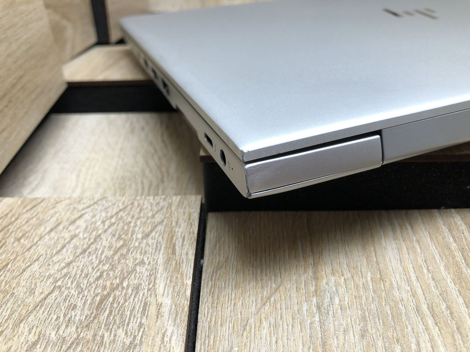 Ультрабук Б-клас HP EliteBook 840 G5 / 14" (1920x1080) IPS / Intel Core i7-8650U (4 (8) ядра по 1.9 - 4.2 GHz) / 8 GB DDR4 / 256 GB SSD M.2 / Intel UHD Graphics 620 / WebCam / Fingerprint / HDMI - Зображення 10