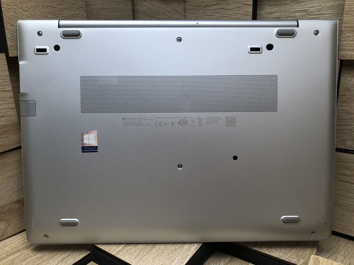 Ультрабук Б-клас HP EliteBook 840 G5 / 14" (1920x1080) IPS / Intel Core i7-8650U (4 (8) ядра по 1.9 - 4.2 GHz) / 8 GB DDR4 / 256 GB SSD M.2 / Intel UHD Graphics 620 / WebCam / Fingerprint / HDMI - Зображення 6