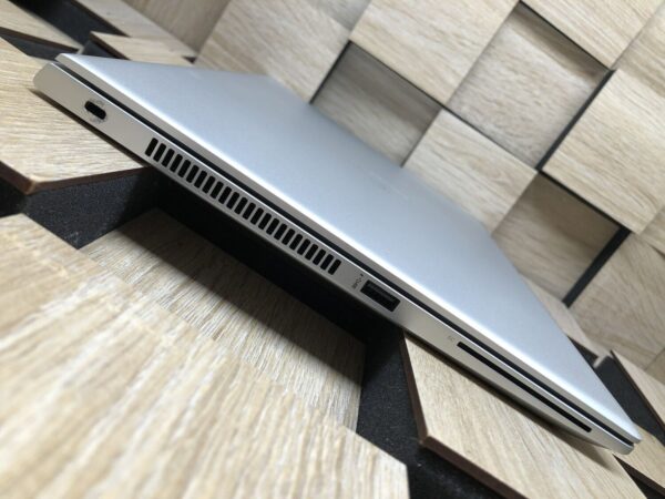 Ультрабук Б-клас HP EliteBook 840 G5 / 14" (1920x1080) IPS / Intel Core i7-8650U (4 (8) ядра по 1.9 - 4.2 GHz) / 8 GB DDR4 / 256 GB SSD M.2 / Intel UHD Graphics 620 / WebCam / Fingerprint / HDMI - Зображення 7