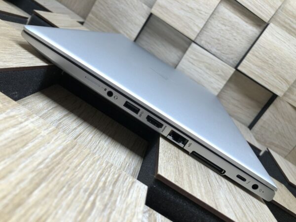 Ультрабук Б-клас HP EliteBook 840 G5 / 14" (1920x1080) IPS / Intel Core i7-8650U (4 (8) ядра по 1.9 - 4.2 GHz) / 8 GB DDR4 / 256 GB SSD M.2 / Intel UHD Graphics 620 / WebCam / Fingerprint / HDMI - Зображення 8