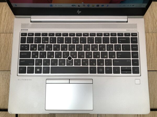 Ультрабук Б-клас HP EliteBook 840 G5 / 14" (1920x1080) IPS / Intel Core i7-8650U (4 (8) ядра по 1.9 - 4.2 GHz) / 8 GB DDR4 / 256 GB SSD M.2 / Intel UHD Graphics 620 / WebCam / USB 3.1 / HDMI - Зображення 3