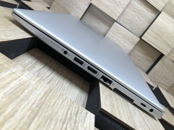 Ультрабук Б-клас HP EliteBook 840 G5 / 14" (1920x1080) IPS / Intel Core i7-8650U (4 (8) ядра по 1.9 - 4.2 GHz) / 8 GB DDR4 / 256 GB SSD M.2 / Intel UHD Graphics 620 / WebCam / USB 3.1 / HDMI - Зображення 7