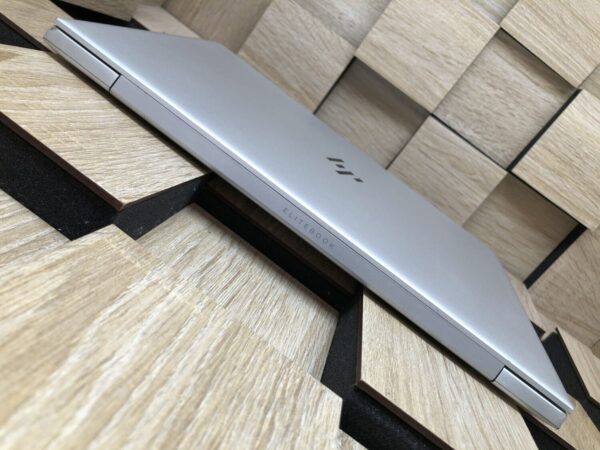 Ультрабук Б-клас HP EliteBook 840 G5 / 14" (1920x1080) IPS / Intel Core i7-8650U (4 (8) ядра по 1.9 - 4.2 GHz) / 8 GB DDR4 / 256 GB SSD M.2 / Intel UHD Graphics 620 / WebCam / USB 3.1 / HDMI - Зображення 8