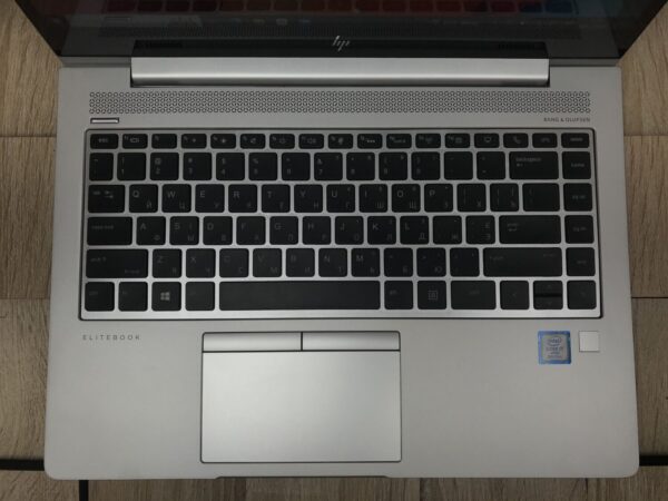Ультрабук Б-клас HP EliteBook 840 G5 / 14" (1920x1080) IPS Touch / Intel Core i7-8650U (4 (8) ядра по 1.9 - 4.2 GHz) / 8 GB DDR4 / 256 GB SSD M.2 / Intel UHD Graphics 620 / WebCam / HDMI - Зображення 4