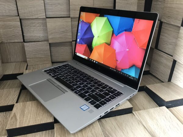 Ультрабук Б-клас HP EliteBook 840 G5 / 14" (1920x1080) IPS Touch / Intel Core i7-8650U (4 (8) ядра по 1.9 - 4.2 GHz) / 8 GB DDR4 / 256 GB SSD M.2 / Intel UHD Graphics 620 / WebCam / HDMI - Зображення 2