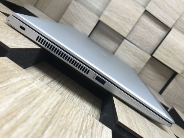 Ультрабук Б-клас HP EliteBook 840 G5 / 14" (1920x1080) IPS Touch / Intel Core i7-8650U (4 (8) ядра по 1.9 - 4.2 GHz) / 8 GB DDR4 / 256 GB SSD M.2 / Intel UHD Graphics 620 / WebCam / HDMI - Зображення 5
