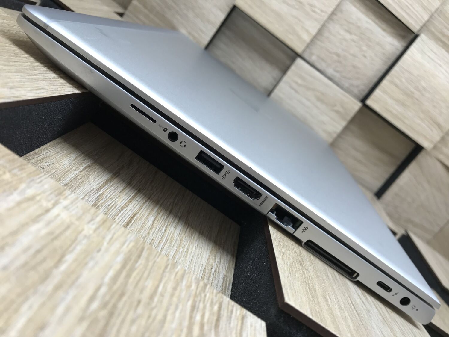 Ультрабук Б-клас HP EliteBook 840 G5 / 14" (1920x1080) IPS Touch / Intel Core i7-8650U (4 (8) ядра по 1.9 - 4.2 GHz) / 8 GB DDR4 / 256 GB SSD M.2 / Intel UHD Graphics 620 / WebCam / USB 3.1 / HDMI - Зображення 5
