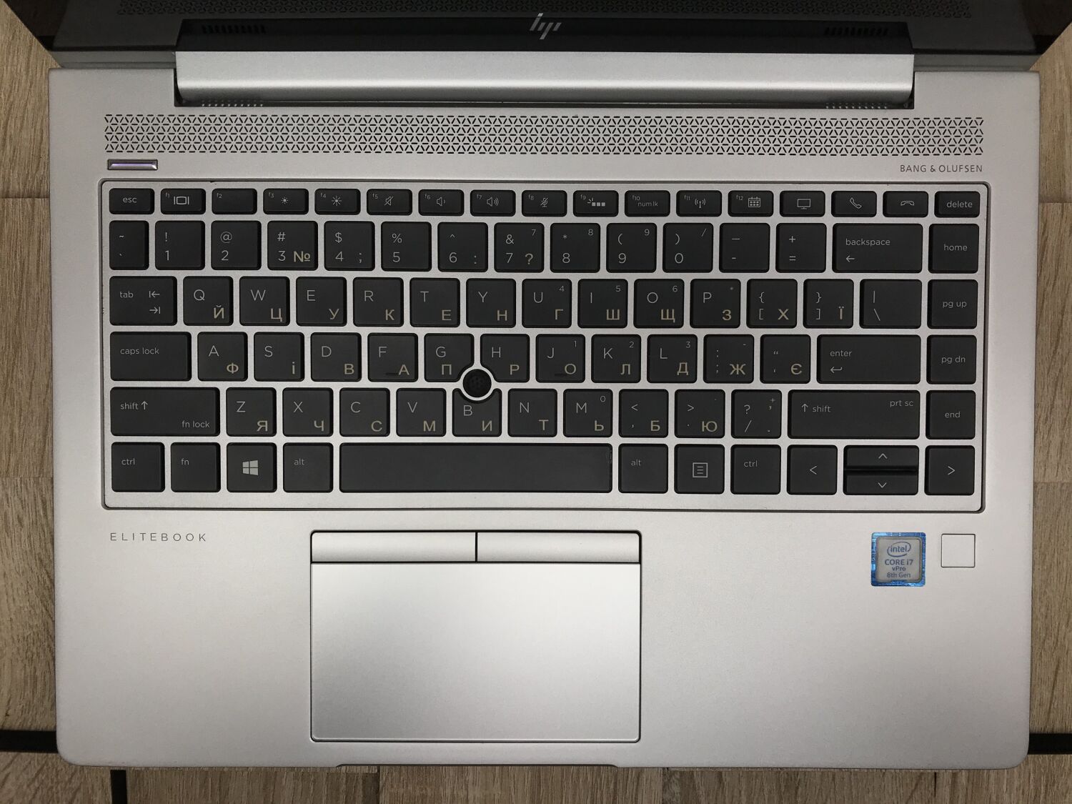 Ультрабук Б-клас HP EliteBook 840 G5 / 14" (1920x1080) IPS Touch / Intel Core i7-8650U (4 (8) ядра по 1.9 - 4.2 GHz) / 8 GB DDR4 / 256 GB SSD M.2 / Intel UHD Graphics 620 / WebCam / USB 3.1 / HDMI - Зображення 3