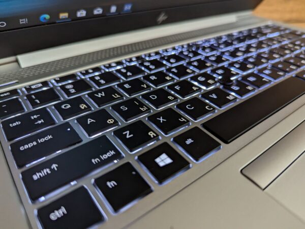 Ультрабук Б-клас HP EliteBook 840 G6 / 14" (1920x1080) IPS / Intel Core i5-8265U (4 (8) ядра по 1.6 - 3.9 GHz) / 16 GB DDR4 / 512 GB SSD / Intel UHD Graphics 620 / WebCam / Fingerprint / Windows 10 - Зображення 7