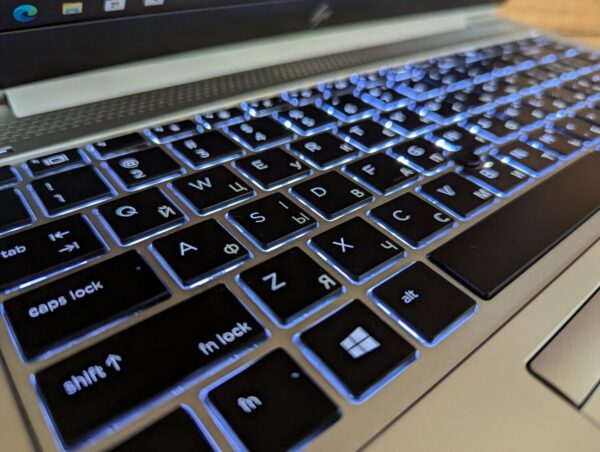 Ультрабук Б-клас HP EliteBook 840 G6 / 14" (1920x1080) IPS / Intel Core i5-8265U (4 (8) ядра по 1.6 - 3.9 GHz) / 16 GB DDR4 / 512 GB SSD / Intel UHD Graphics 620 / WebCam / TouchID / Windows 10 - Зображення 7
