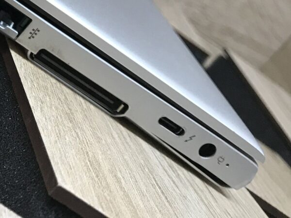 Ультрабук Б-клас HP EliteBook 840 G6 / 14" (1920x1080) IPS Touch / Intel Core i7-8665U (4 (8) ядра по 1.9 - 4.8 GHz) / 8 GB DDR4 / 256 GB SSD M.2 / Intel UHD Graphics 620 / WebCam / Fingerprint / HDMI - Зображення 10