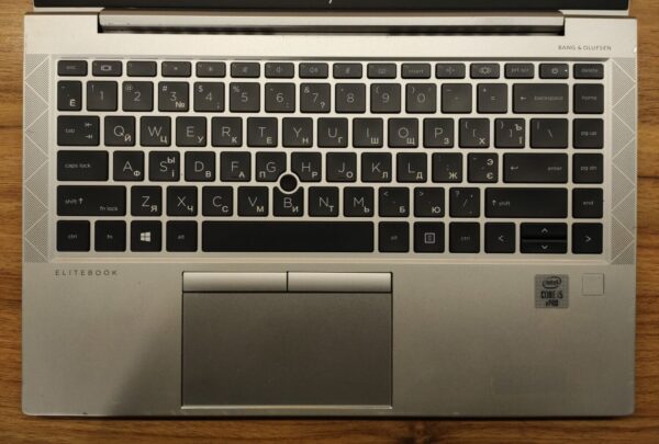 Ультрабук Б-клас HP EliteBook 840 G7 / 14" (1920x1080) IPS / Intel Core i5-10310U (4 (8) ядра по 1.7 - 4.4 GHz) / 16 GB DDR4 / 512 GB SSD / Intel UHD Graphics / WebCam / Fingerprint / Windows 10 - Зображення 3