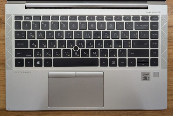 Ультрабук Б-клас HP EliteBook 840 G7 / 14" (1920x1080) IPS / Intel Core i7-10610U (4 (8) ядра по 1.8 - 4.9 GHz) / 16 GB DDR4 / 480 GB SSD / Intel UHD Graphics / WebCam / Fingeprint / Windows 10 - Зображення 3