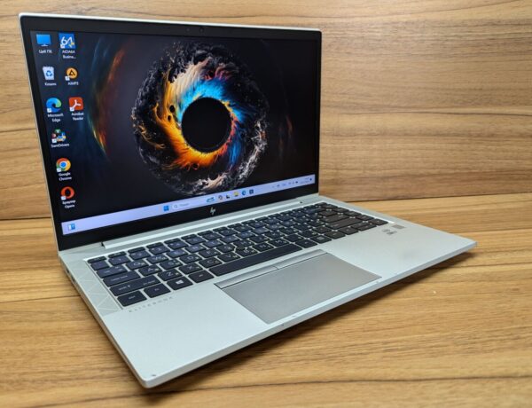 Ультрабук Б-клас HP EliteBook 840 G7 / 14" (1920x1080) IPS / Intel Core i7-10610U (4 (8) ядра по 1.8 - 4.9 GHz) / 16 GB DDR4 / 480 GB SSD / Intel UHD Graphics / WebCam / Fingeprint / Windows 10 - Зображення 4