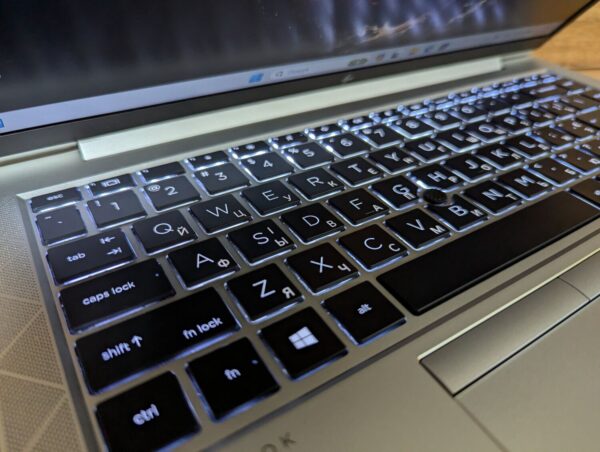 Ультрабук Б-клас HP EliteBook 840 G8 / 14" (1920x1080) IPS / Intel Core i5-1145G7 (4 (8) ядра по 2.6 - 4.4 GHz) / 16 GB DDR4 / 480 GB SSD / Intel Iris Xe Graphics / WebCam / TouchID / Windows 10 - Зображення 7