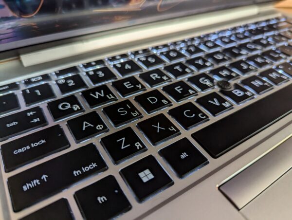 Ультрабук Б-клас HP EliteBook 840 G8 / 14" (1920x1080) IPS / Intel Core i7-1165G7 (4 (8) ядра по 2.8 - 4.7 GHz) / 16 GB DDR4 / 480 GB SSD / Intel Iris Xe Graphics / WebCam / TouchID / Windows 10 - Зображення 7