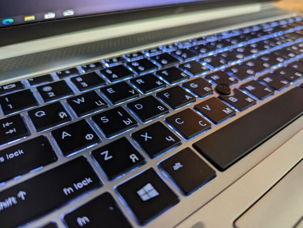 Ультрабук Б-клас HP EliteBook 850 G6 / 15.6" (1920x1080) IPS / Intel Core i5-8365U (4 (8) ядра по 1.6 - 4.1 GHz) / 16 GB DDR4 / 512 GB SSD / Intel UHD Graphics / WebCam / Fingerprint / Windows 10 - Зображення 7