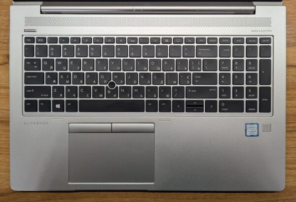 Ультрабук Б-клас HP EliteBook 850 G6 / 15.6" (1920x1080) IPS / Intel Core i5-8365U (4 (8) ядра по 1.6 - 4.1 GHz) / 16 GB DDR4 / 512 GB SSD / Intel UHD Graphics / WebCam / Fingerprint / Windows 10 - Зображення 4