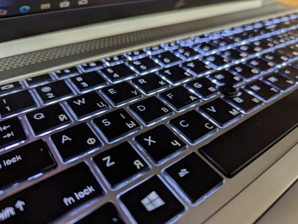 Ультрабук Б-клас HP EliteBook 850 G6 / 15.6" (1920x1080) IPS / Intel Core i5-8365U (4 (8) ядра по 1.6 - 4.1 GHz) / 16 GB DDR4 / 512 GB SSD / Intel UHD Graphics / WebCam / TouchID / Windows 10 - Зображення 7