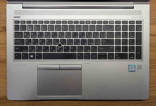 Ультрабук Б-клас HP EliteBook 850 G6 / 15.6" (1920x1080) IPS / Intel Core i5-8365U (4 (8) ядра по 1.6 - 4.1 GHz) / 16 GB DDR4 / 512 GB SSD / Intel UHD Graphics / WebCam / TouchID / Windows 10 - Зображення 4