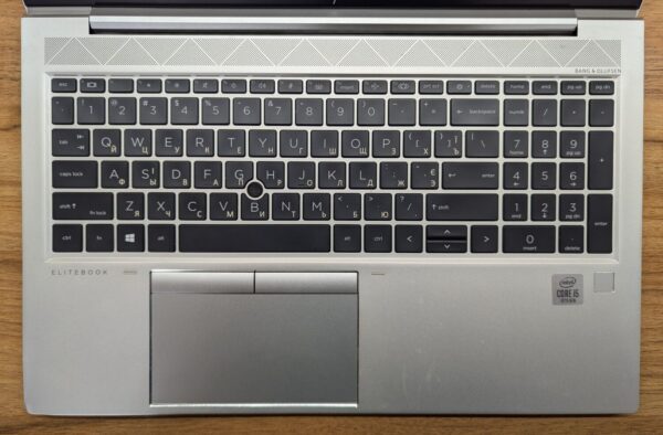 Ультрабук Б-клас HP EliteBook 850 G7 / 15.6" (1920x1080) IPS / Intel Core i5-10210U (4 (8) ядра по 1.6 - 4.2 GHz) / 16 GB DDR4 / 512 GB SSD / Intel UHD Graphics / Fingerprint / WebCam / Windows 10 - Зображення 4