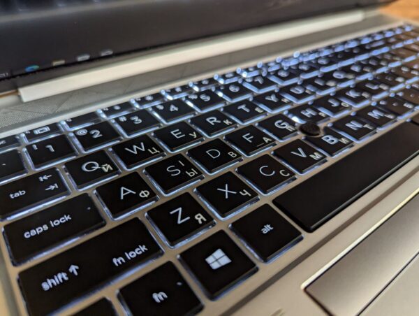Ультрабук Б-клас HP EliteBook 850 G7 / 15.6" (1920x1080) IPS / Intel Core i5-10210U (4 (8) ядра по 1.6 - 4.2 GHz) / 16 GB DDR4 / 512 GB SSD / Intel UHD Graphics / Fingerprint / WebCam / Windows 10 - Зображення 7