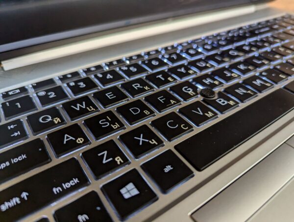 Ультрабук Б-клас HP EliteBook 850 G8 / 15.6" (1920x1080) IPS / Intel Core i5-1145G7 (4 (8) ядра по 2.6 - 4.4 GHz) / 16 GB DDR4 / 512 GB SSD / Intel Iris Xe Graphics / WebCam / TouchID / Windows 10 - Зображення 7