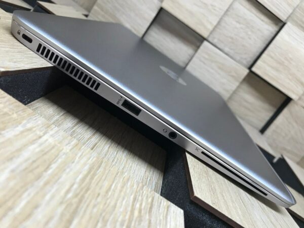 Ультрабук Б-клас HP EliteBook Folio 1040 G3 / 14" (1920x1080) IPS / Intel Core i7-6600U (2 (4) ядра по 2.6 - 3.4 GHz) / 8 GB DDR4 / 256 GB SSD M.2 / Intel HD Graphics 520 / HDMI - Зображення 5