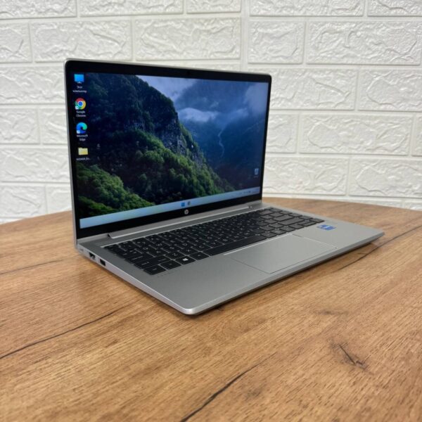 Ультрабук Б-клас HP ProBook 440 G8 / 14" (1920x1080) IPS / Intel Core i5-1135G7 (4 (8) ядра по 2.4 - 4.2 GHz) / 16 GB DDR4 / 256 GB SSD NVMe / Intel Iris Xe Graphics / WebCam - Зображення 4