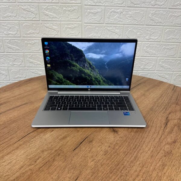 Ультрабук Б-клас HP ProBook 440 G8 / 14" (1920x1080) IPS / Intel Core i5-1135G7 (4 (8) ядра по 2.4 - 4.2 GHz) / 16 GB DDR4 / 256 GB SSD NVMe / Intel Iris Xe Graphics / WebCam - Зображення 2