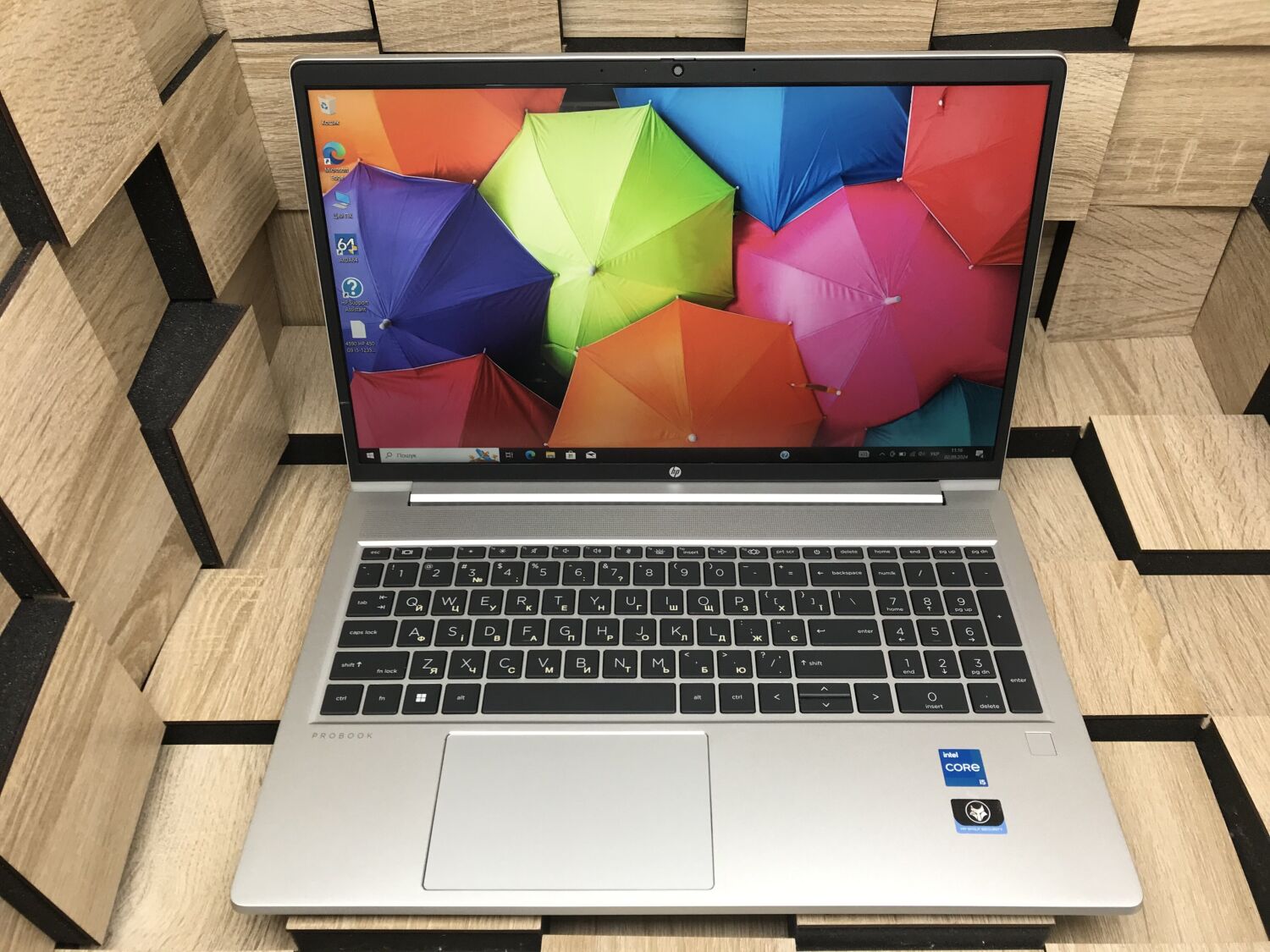 Ультрабук Б-клас HP ProBook 450 G9 / 15.6" (1920x1080) IPS / Intel Core i5-1235U (10 (12) ядер по 3.3 - 4.4 GHz) / 16 GB DDR4 / 256 GB SSD M.2 / Intel Intel Iris Xe Graphics / WebCam - Зображення 2