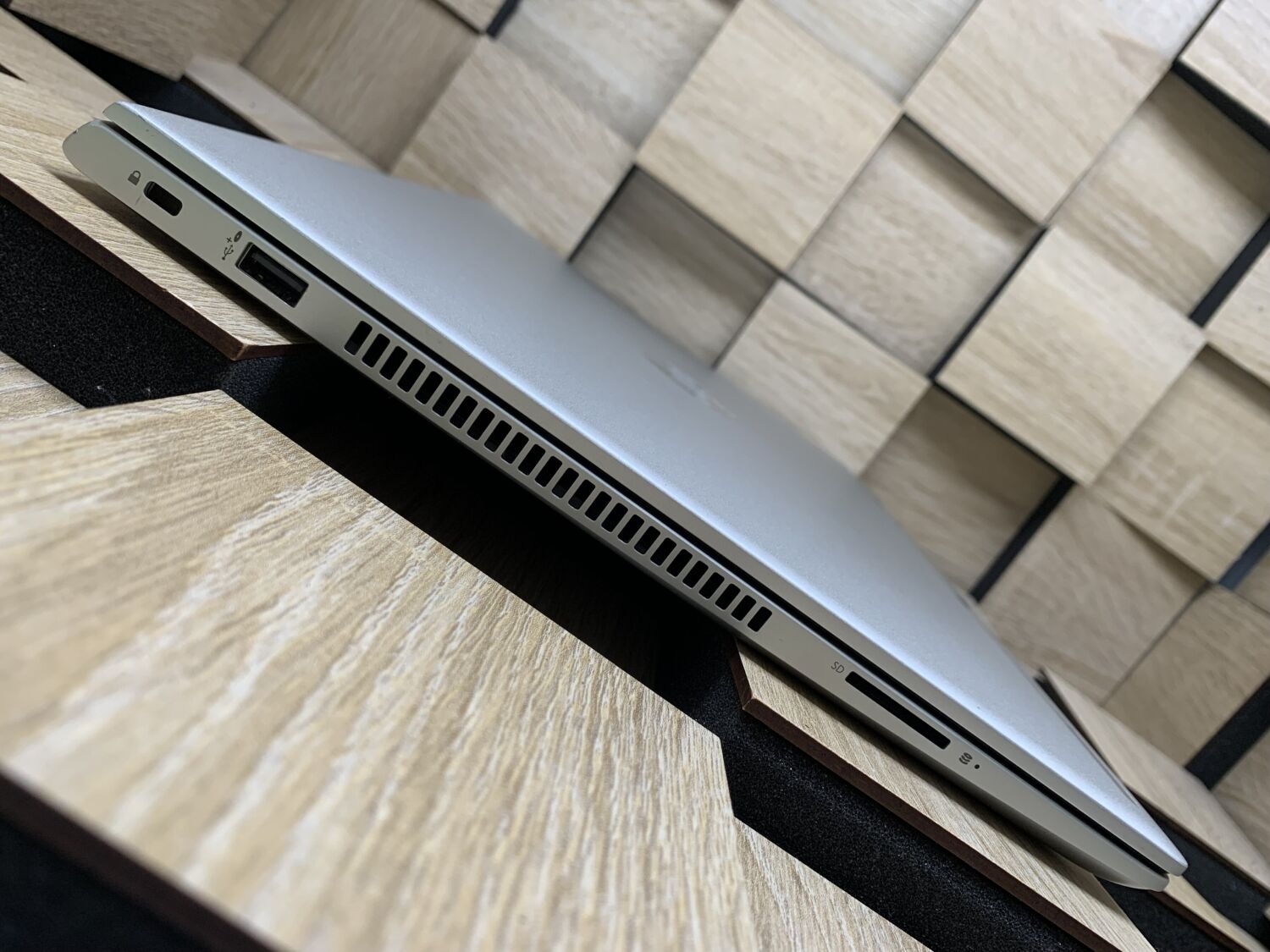 Ультрабук Б-клас HP ProBook 455 G7 / 15.6" (1920x1080) IPS / AMD Ryzen 5 4500U (6 ядер по 2.3 - 4.0 GHz) / 8 GB DDR4 / 250 GB SSD / AMD Radeon Graphics / WebCam / HDMI - Зображення 5