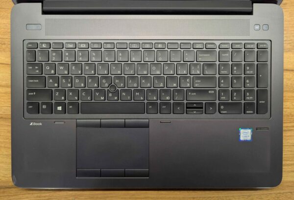 Ультрабук Б-клас HP zBook 15 G4 / 15.6" (1920x1080) IPS / Intel Core i5-7440HQ (4 ядра по 2.8 - 3.8 GHz) / 16 GB DDR4 / 480 GB SSD / Intel HD Graphics 630 / Fingerprint / Windows 10 - Зображення 3