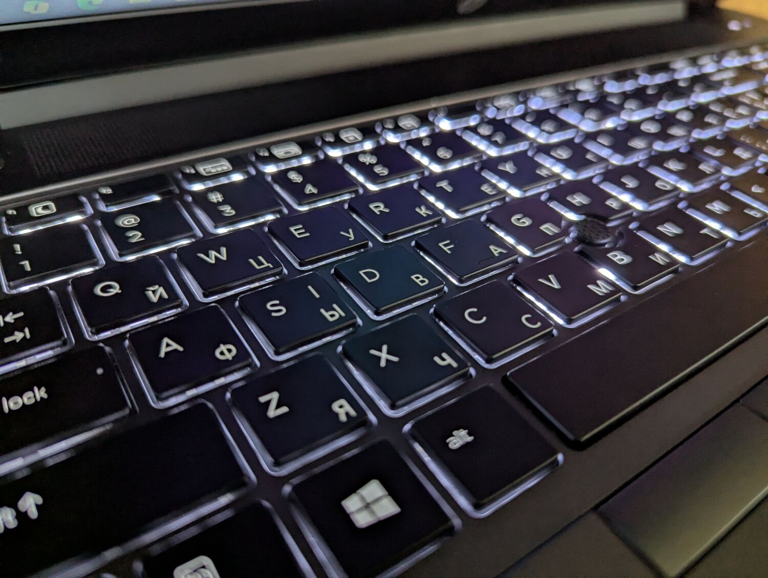 Ультрабук Б-клас HP zBook 15 G4 / 15.6" (1920x1080) IPS / Intel Core i5-7440HQ (4 ядра по 2.8 - 3.8 GHz) / 16 GB DDR4 / 480 GB SSD / Intel HD Graphics 630 / Fingerprint / Windows 10 - Зображення 6