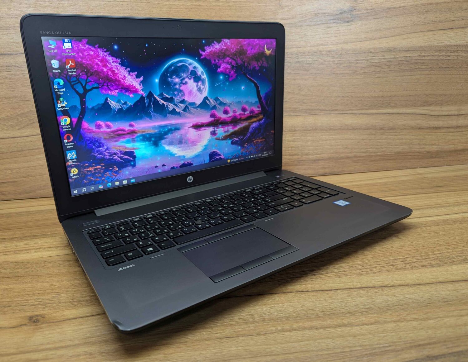 Ультрабук Б-клас HP zBook 15 G4 / 15.6" (1920x1080) IPS / Intel Core i5-7440HQ (4 ядра по 2.8 - 3.8 GHz) / 16 GB DDR4 / 480 GB SSD / Intel HD Graphics 630 / Fingerprint / Windows 10 - Зображення 4