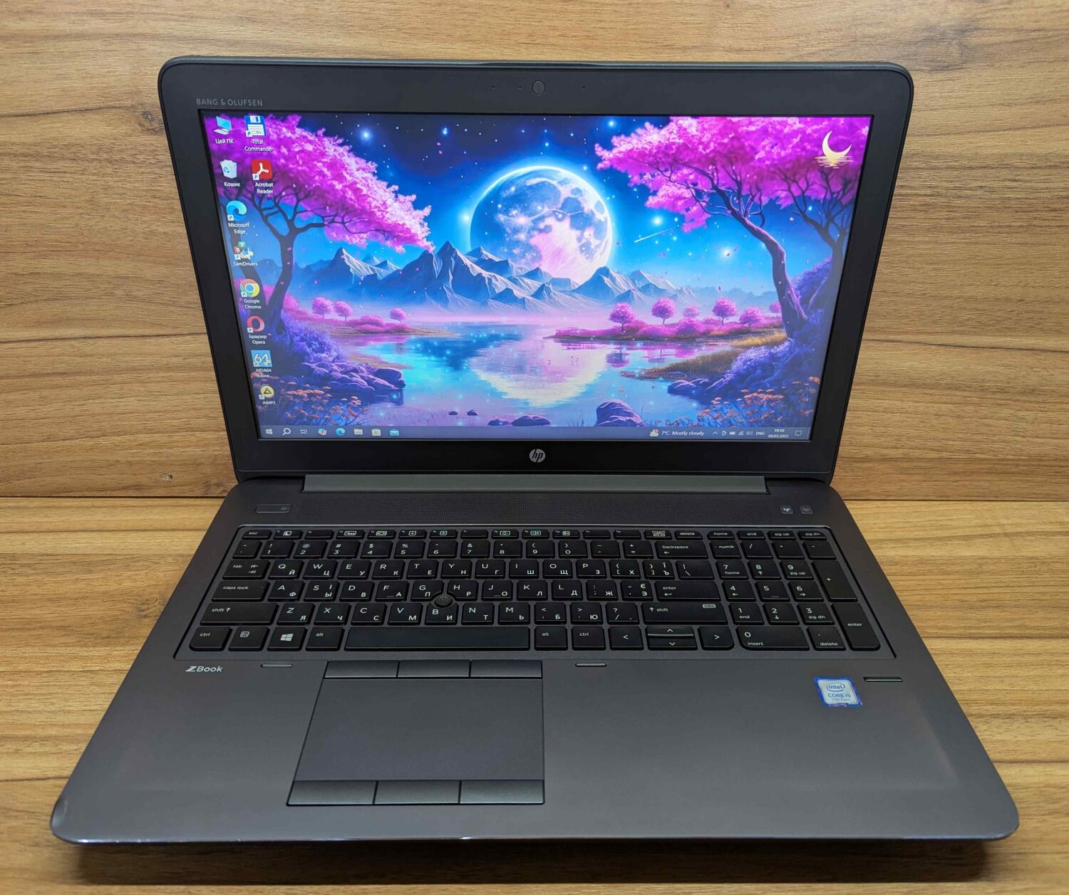 Ультрабук Б-клас HP zBook 15 G4 / 15.6" (1920x1080) IPS / Intel Core i5-7440HQ (4 ядра по 2.8 - 3.8 GHz) / 16 GB DDR4 / 480 GB SSD / Intel HD Graphics 630 / Fingerprint / Windows 10 - Зображення 2