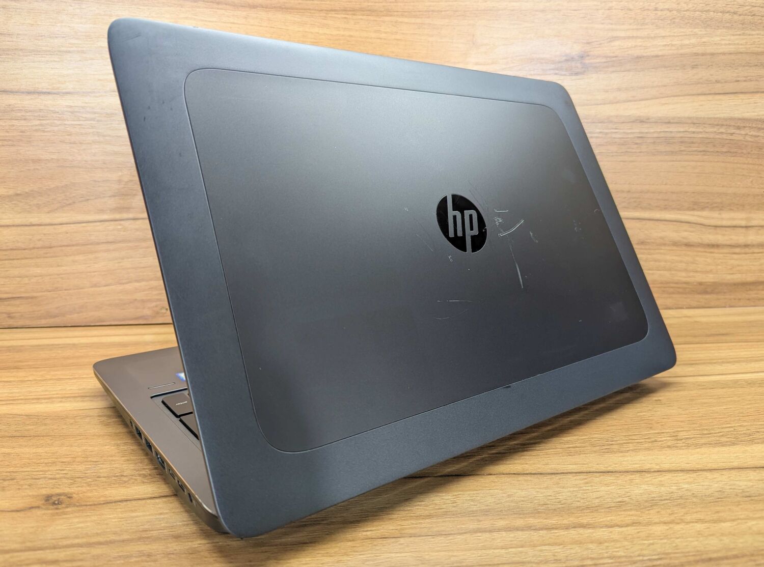 Ультрабук Б-клас HP zBook 15 G4 / 15.6" (1920x1080) IPS / Intel Core i5-7440HQ (4 ядра по 2.8 - 3.8 GHz) / 16 GB DDR4 / 480 GB SSD / Intel HD Graphics 630 / Fingerprint / Windows 10 - Зображення 7