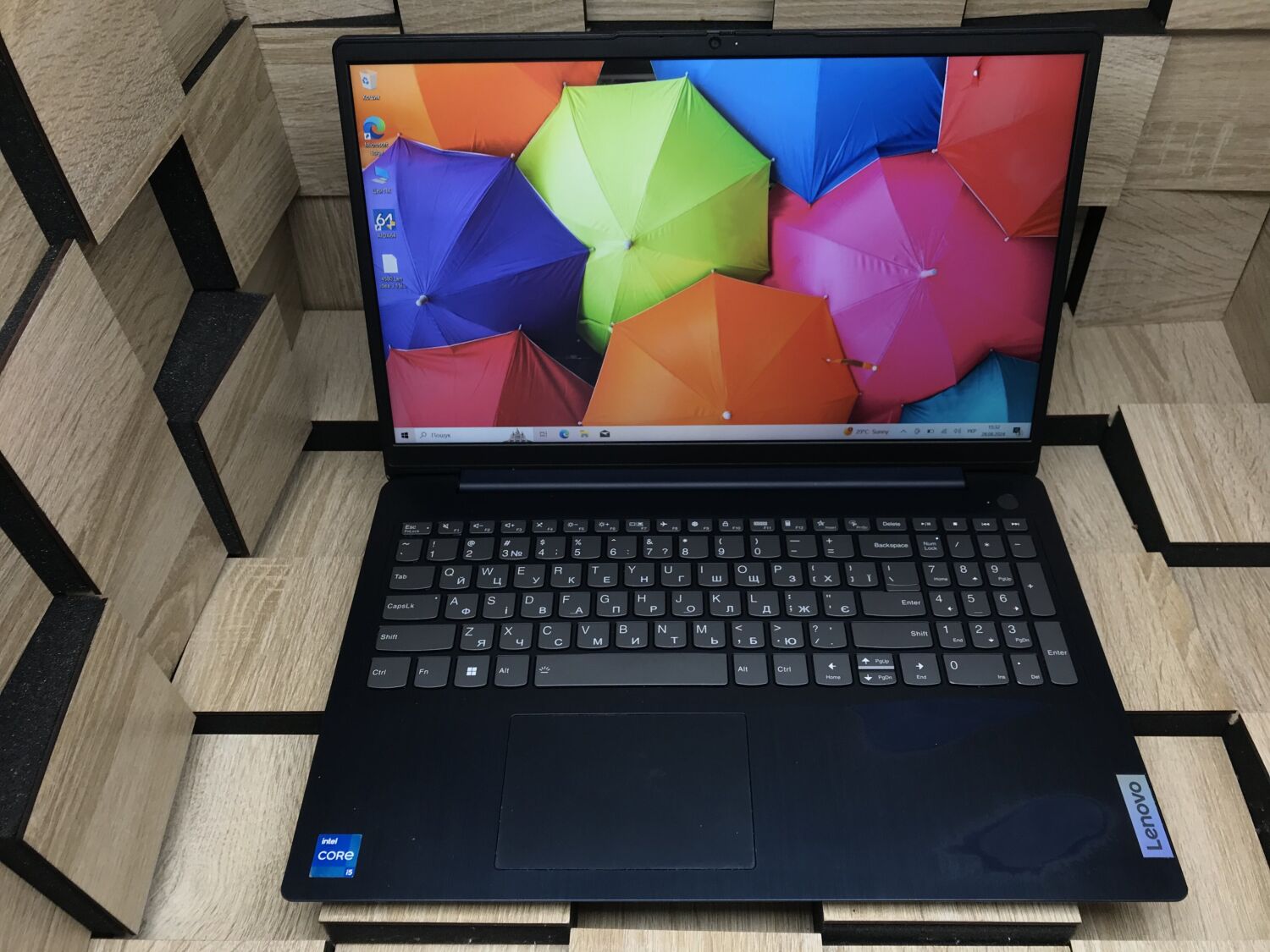 Ультрабук Б-клас Lenovo IdeaPad 3 15IAU7 / 15.6" (1920x1080) IPS Touch / Intel Core i5-1235U (10 (12) ядер по 3.3 - 4.4 GHz) / 8 GB DDR4 / 256 GB SSD / Intel Iris Xe Graphics / WebCam / HDMI - Зображення 2